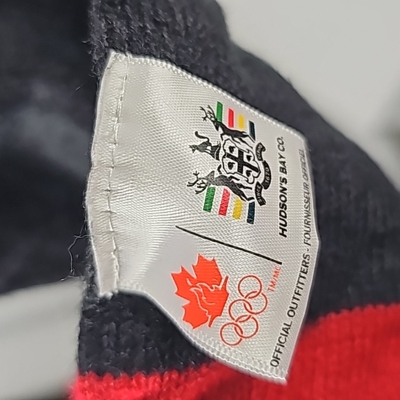 Hudson's Bay Canada Olympic Scarf - Picture 4 of 8